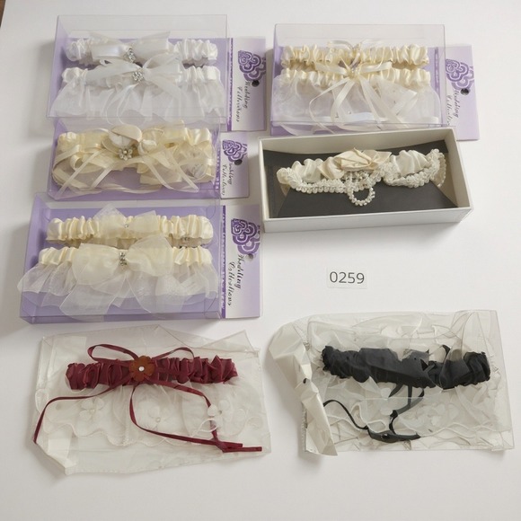 Lot of Vintage Bridal Wedding Garters- New In Package - Picture 1 of 1